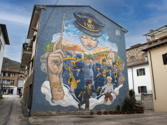 Photo of the marching band mural by Chus