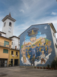 Photo of the marching band mural by Chus